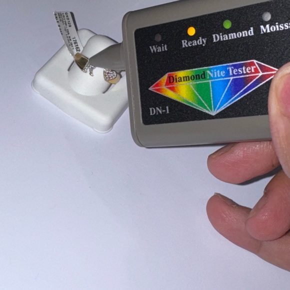 10k Solid Gold, Real Diamond R initial heart ring, Gift for her, Engagement Ring - Picture 5 of 7